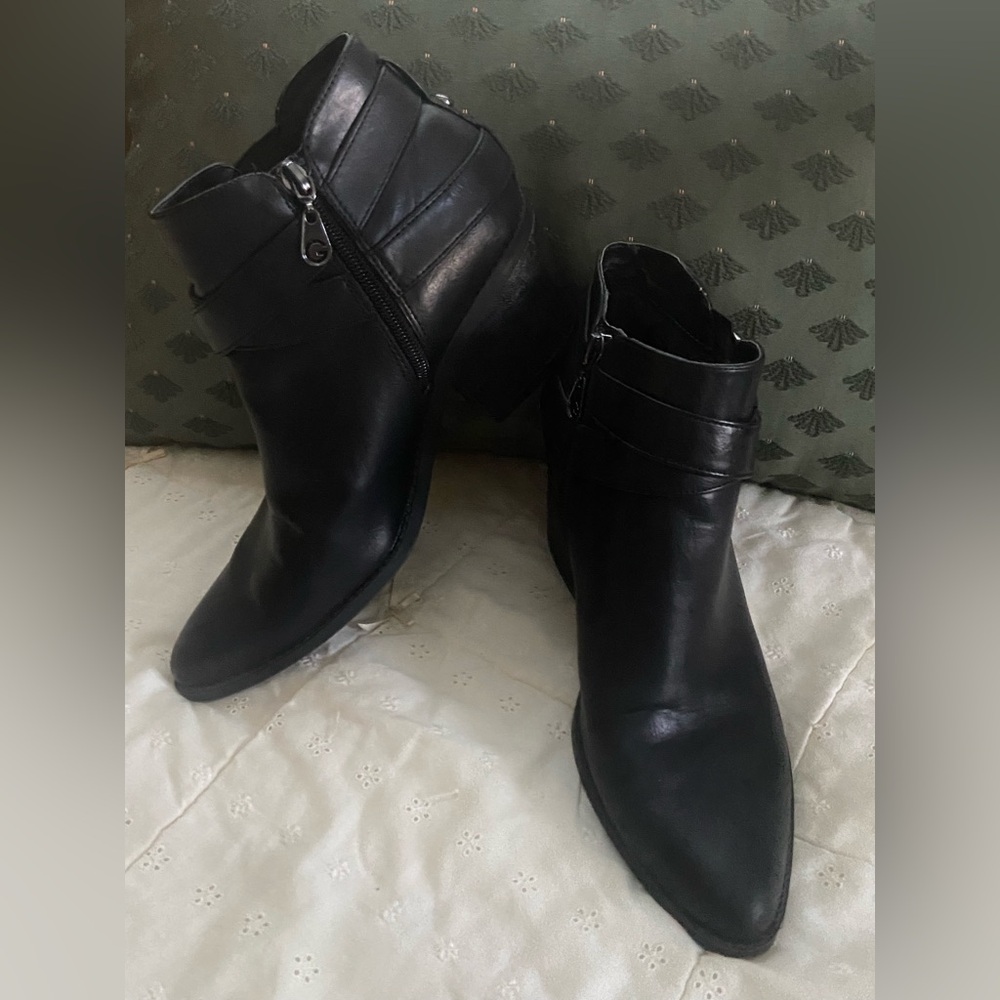 Guess Women’s black side-zip bootie. Buckle detail. Pointed toe. 2” block heel.